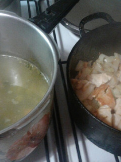 Una foto de Sopa de verduras y pollo rápido