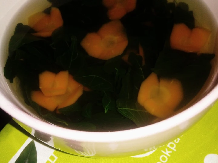 Langkah Gampang Membuat Resep  Sayur Bening Daun Katuk Wortel yang Lezat, Bisa Manjain Lidah