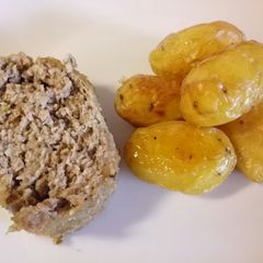 A picture of Parmesan and mushroom meatloaf polpettone ai funghi e parmigiano.