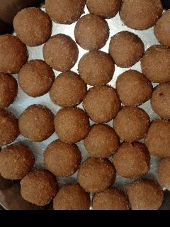 आटे के लड्डू (atte ke ladoo recipe in Hindi) रेसिपी मुख्य फोटो
