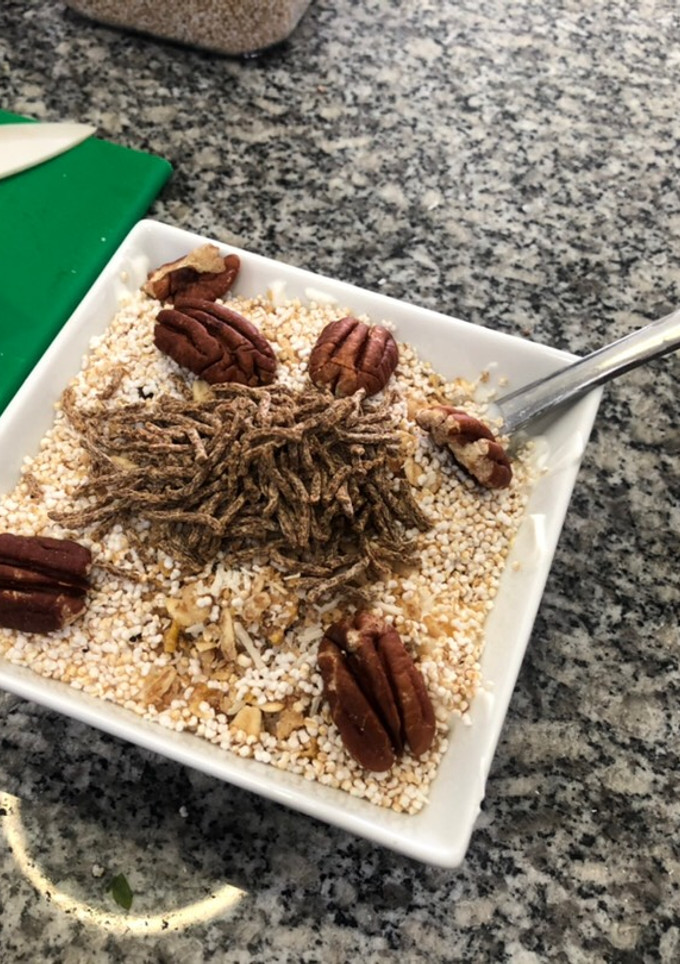 Una foto de Yogurth Griego c/Cereales y Papaya