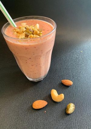 ડ્રાયફ્રુટ લસ્સી (Dryfruit Lassi Recipe In Gujarati) રેસીપી મુખ્ય ફોટો