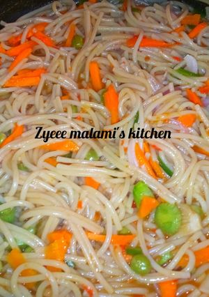Vegetables spaghetti (taliya Mai kayan lambu) ainihin hoton girkin