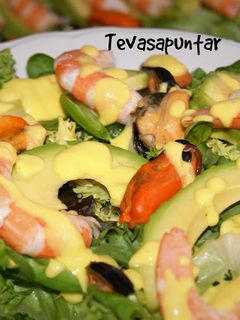 Una foto de Ensalada marinera con vinagreta de mango