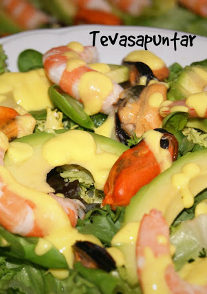Una foto de Ensalada marinera con vinagreta de mango