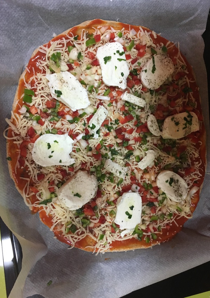 Una foto de Pizza de masa integral 🍕🍕😋😋