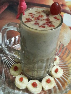 A picture of Banana Dates Smoothie.