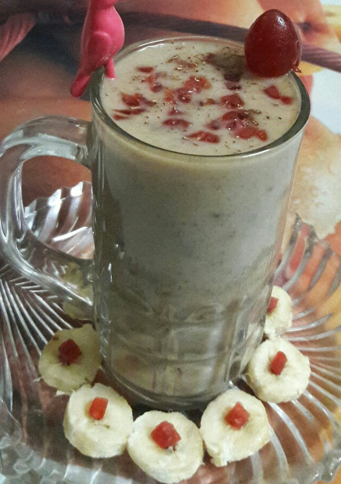 A picture of Banana Dates Smoothie.