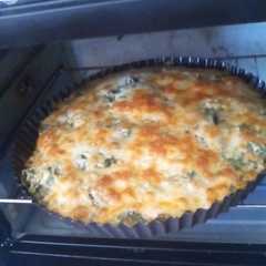 Foto principal de Tarta de espinaca a la crema con queso gratinado