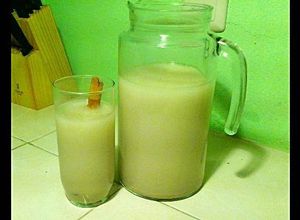 Una foto de Agua de avena (dorada)