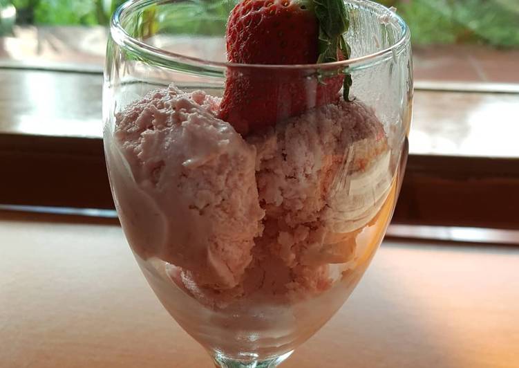 Strawberry ice cream #ketofriendly