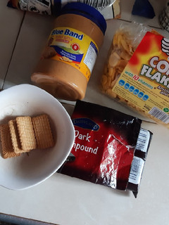 A picture of Peanut butter and chocolate crackers.