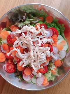 Hình của món Salad Gà Xé Rau Củ Quả.