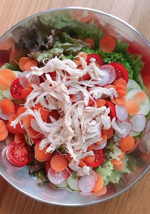 Hình của món Salad Gà Xé Rau Củ Quả.