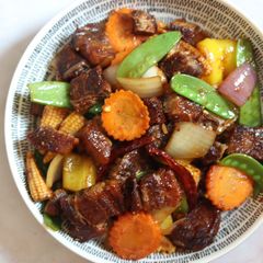 A picture of Crispy Pork belly with chilli jam and mixed vegetable 🌶 🐽.