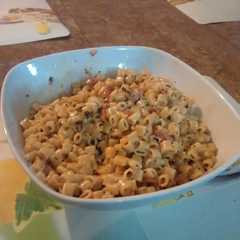 A picture of Pasta con crema de tocineta.