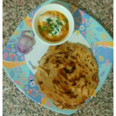 A picture of Crispy Lachha Paratha with Malai Kofta.