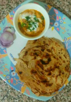 A picture of Crispy Lachha Paratha with Malai Kofta.