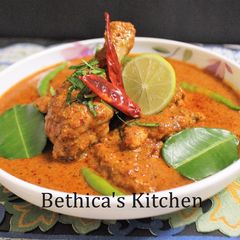 A picture of Thai Panang Chicken Curry.