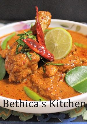 A picture of Thai Panang Chicken Curry.