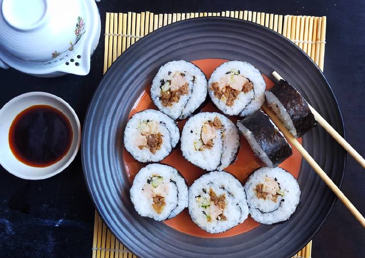 Cara Gampang Membuat Shrimp Roll Sushi yang Lezat