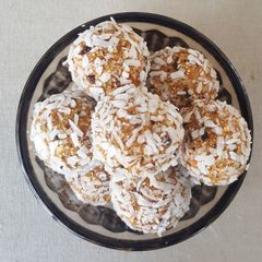 A picture of Raw carrot cake bites.