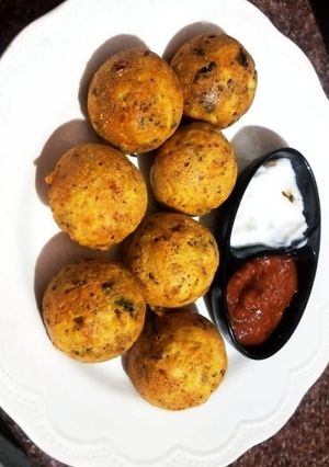 सूजी अप्पे (Suji appe recipe in hindi) रेसिपी मुख्य फोटो