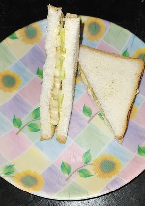 A picture of ফ্রুড স‍্যান্ডুইচ(Fruit Standowich Recipe in Bengali).