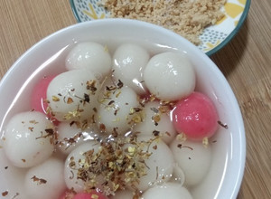 桂花紅白湯圓（沾上花生糖粉就是麻糬） 的食譜成品照片