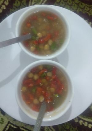 A picture of Chickpeas soup.