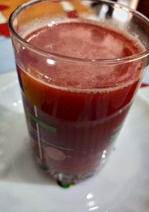 A picture of Fresh carrot juice.