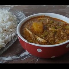 A picture of 3 spice aloo matar qeema.