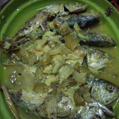 A picture of Ikan kembung bumbu kuning.