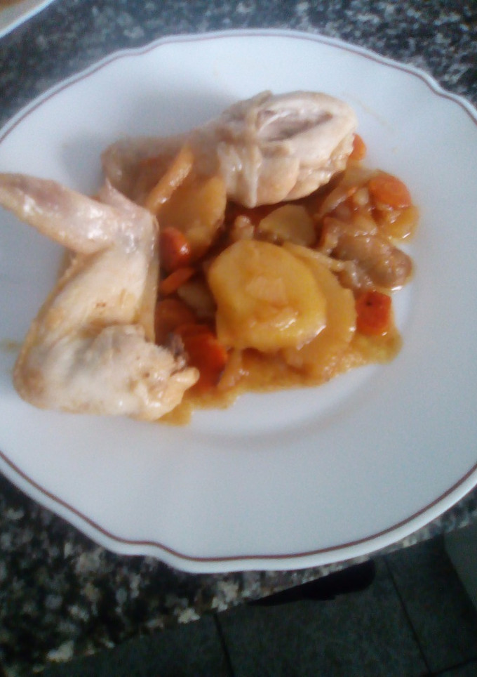Una foto de Pollo con sofrito zanahoria