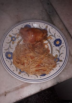 Una foto de Fideos con pollo y salsa🤪🤪🤪