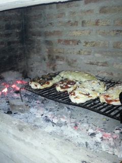 Una foto de Pizzas a la parrilla