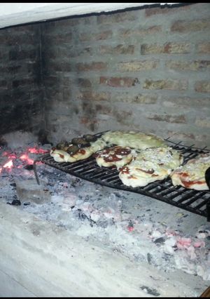 Una foto de Pizzas a la parrilla