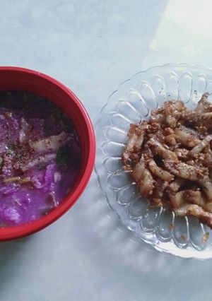 Hình của món Ba rọi ram tiêu cháy tỏi với canh khoai mỡ.