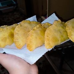 A picture of Chicken samosa.