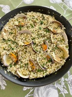 Una foto de Arroz con almejas