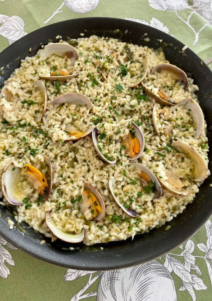 Una foto de Arroz con almejas