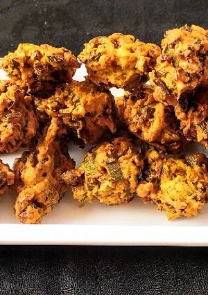 A picture of Spring onion pakoda.