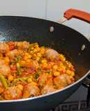 Wok de butifarra con garbanzos y trigueros