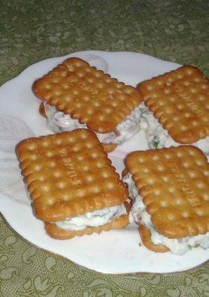 A picture of Biscuit sandwich.