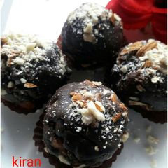 A picture of Carrot halwa chocolate balls.