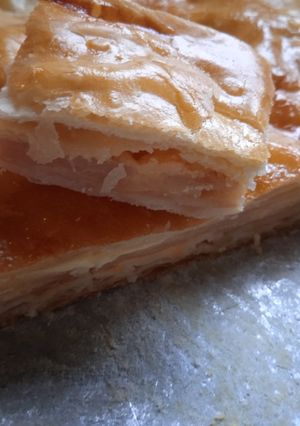 Una foto de Torta de fiambre con masa hojaldrada