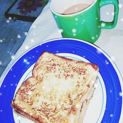 A picture of French toast.