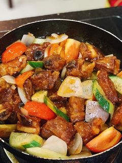 Hình của món Sườn xào chua ngọt.