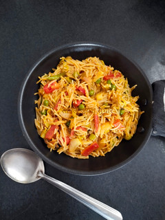 वेजिटेबल सेवई उपमा (Vegetable Bambino vermicelli/sevai upma Recipe In Hindi) रेसिपी मुख्य फोटो