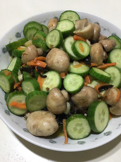 奶油蘑菇炒小黃瓜(一鍋到底) 的食譜成品照片